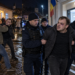 Și-a aflat pedeapsa definitivă după ce și-a luat-o peste ochi la balul din Gălănești și și-a vărsat nervii pe trei polițiști. Nici încătușat nu s-a potolit din a-i amenința cu moartea pe agenți și pe familiile lor. Trebuie să le plătească despăgubiri de 21.000 de lei: ”Eu vă rup capul la toți, biserica mamii voastre”